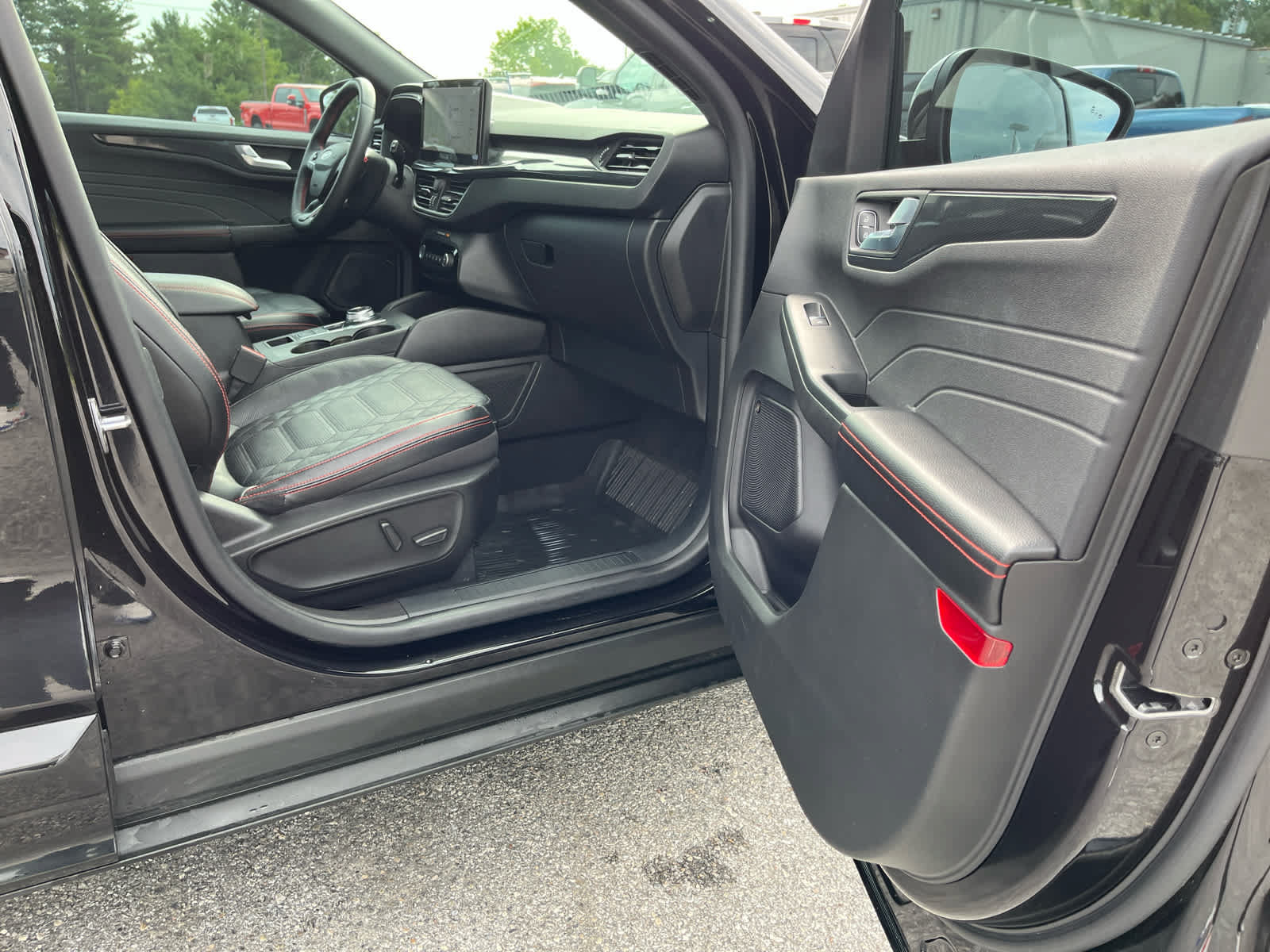 Used 2023 Ford Escape ST-Line Elite w/ Premium Technology Package AWD/4WD image 31