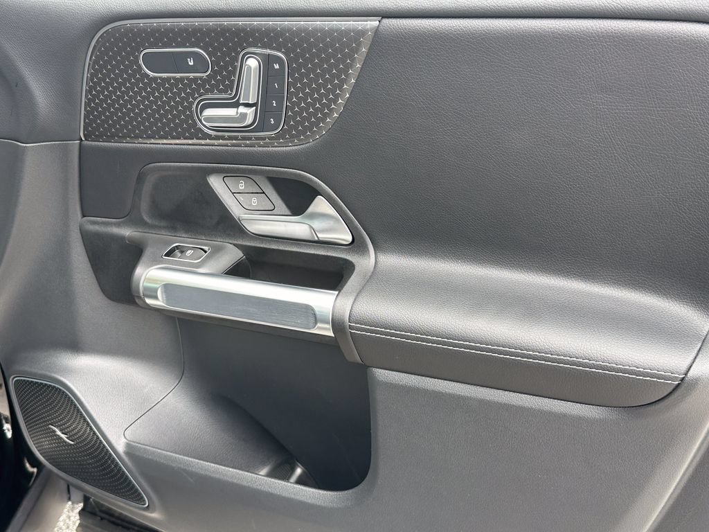 Certified 2025 Mercedes-Benz GLB 250 image 16