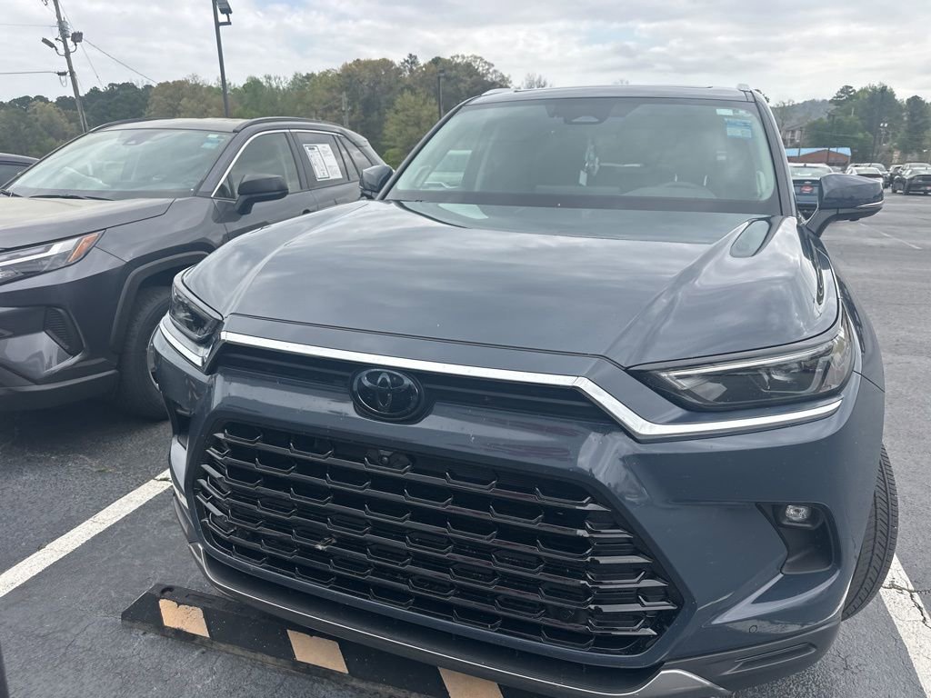 Used 2025 Toyota Grand Highlander AWD image 2