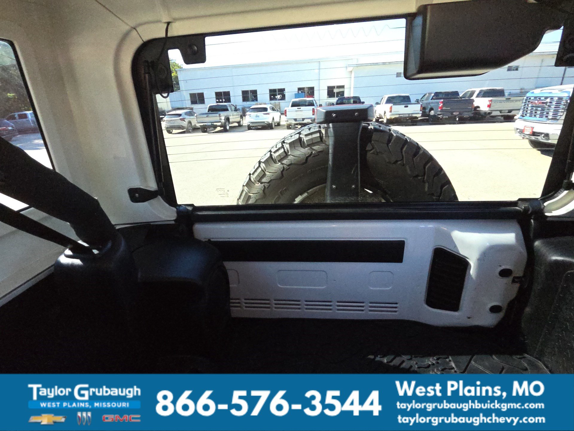 Used 2013 Jeep Wrangler Unlimited Sahara AWD/4WD image 29
