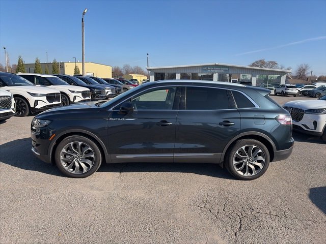 Used 2023 Lincoln Nautilus Reserve image 3