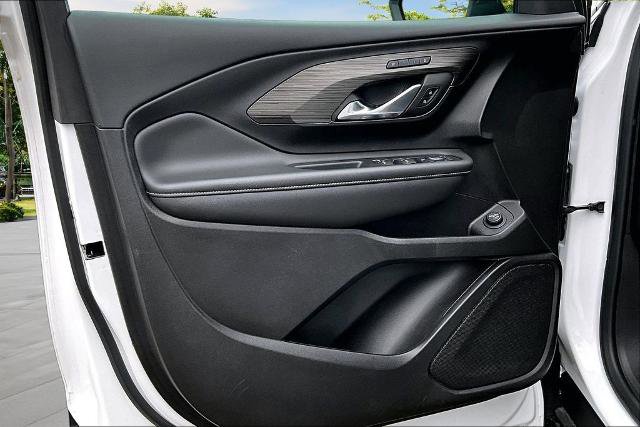 Used 2024 GMC Terrain SLT image 22