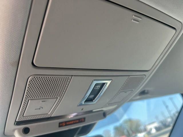 Used 2021 Land Rover Discovery Sport SE image 31