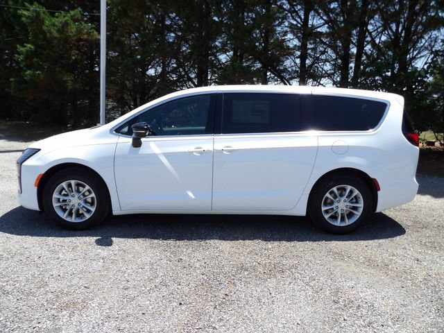New 2027 Chrysler Pacifica Select FWD image 2