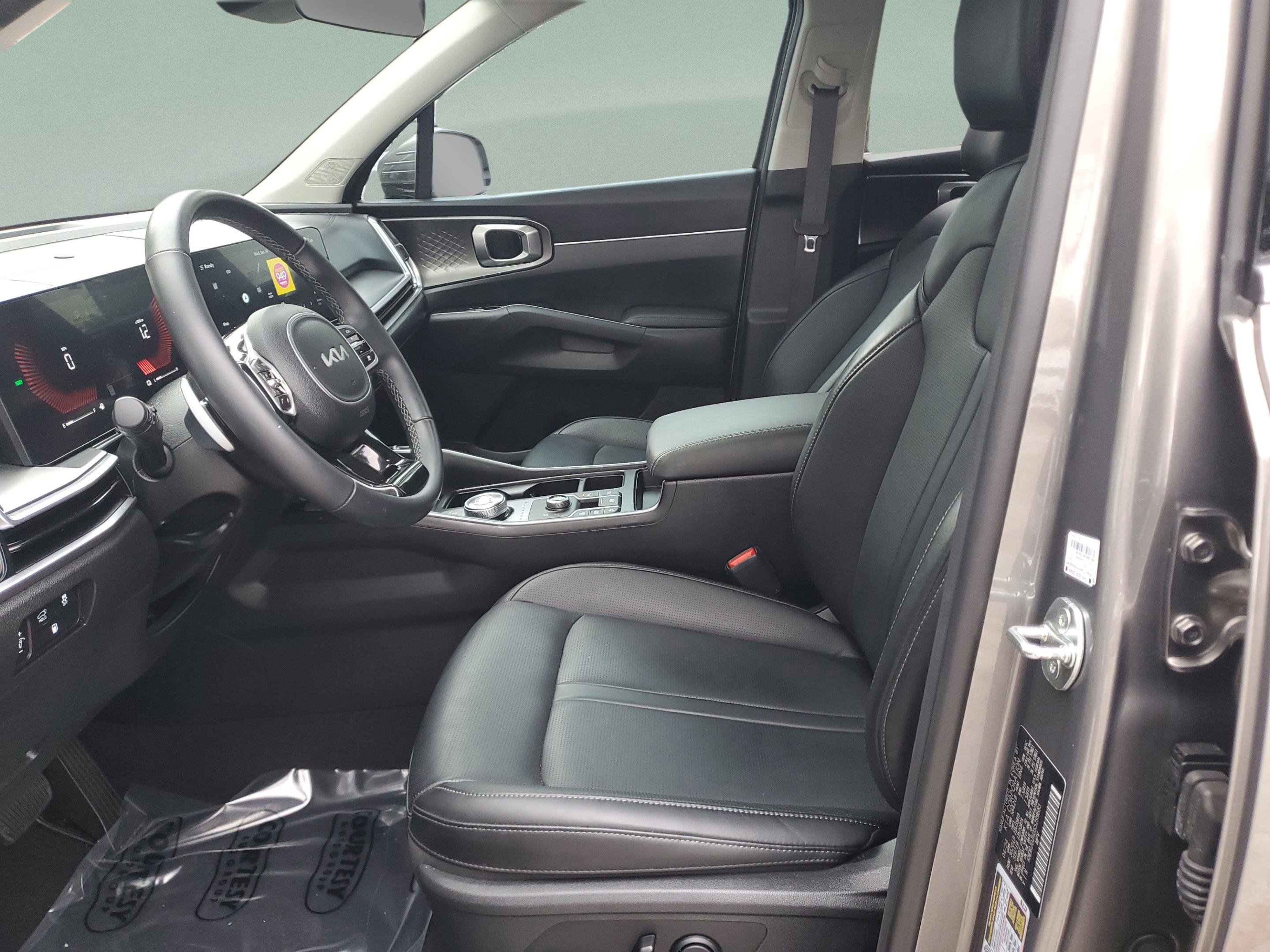 Certified 2025 Kia Sorento EX w/ EX Panoramic Sunroof Package image 16