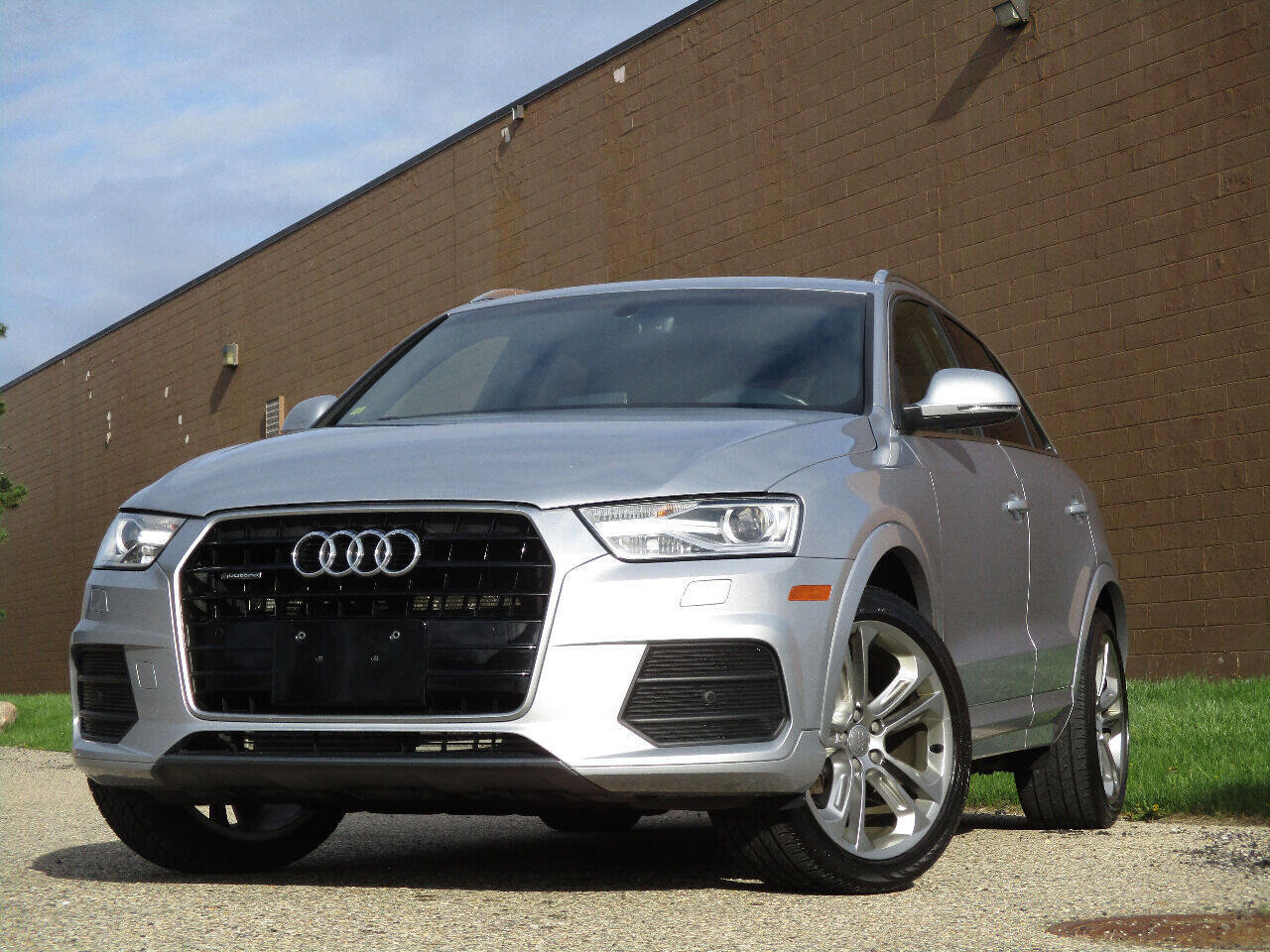 Used 2017 Audi Q3 2.0T Premium Plus w/ Premium Plus Package image 2