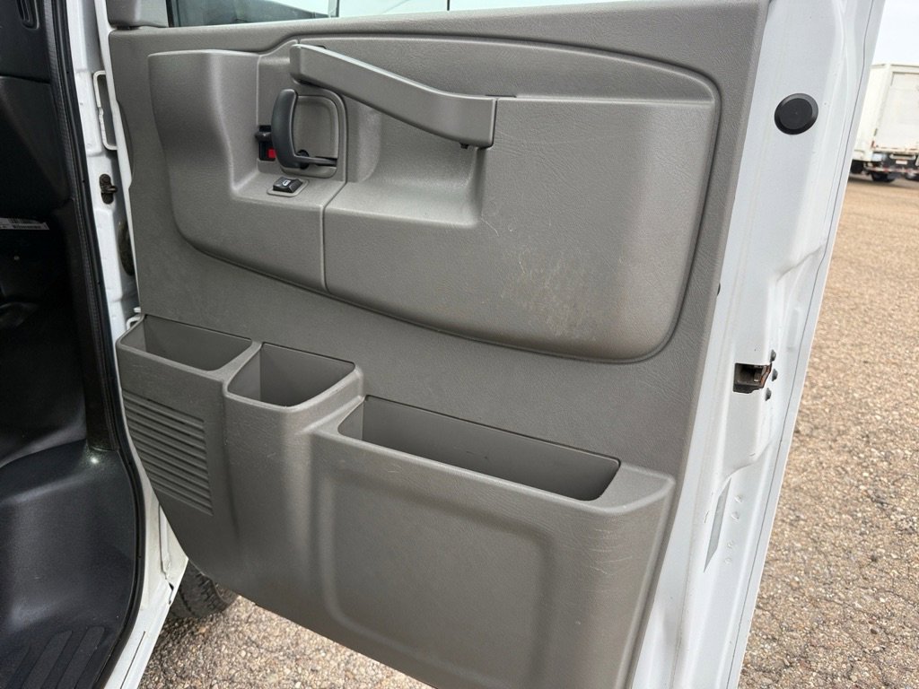Used 2016 GMC Savana 3500 RWD image 24