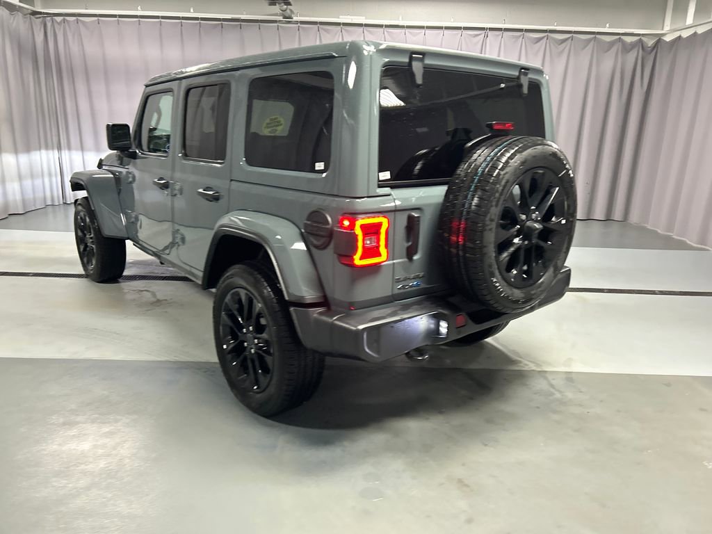 Used 2025 Jeep Wrangler Unlimited Sahara w/ Safety Group AWD/4WD image 5