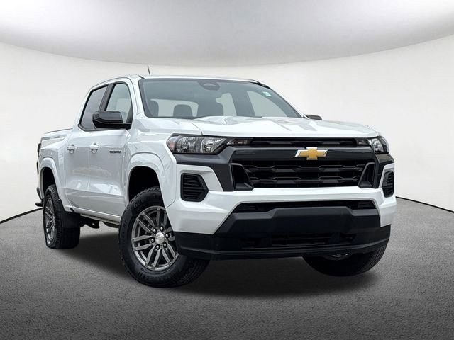 Used 2024 Chevrolet Colorado LT image 2