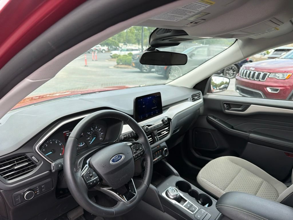 Used 2022 Ford Escape SE w/ SE Sport Appearance Package AWD/4WD image 7
