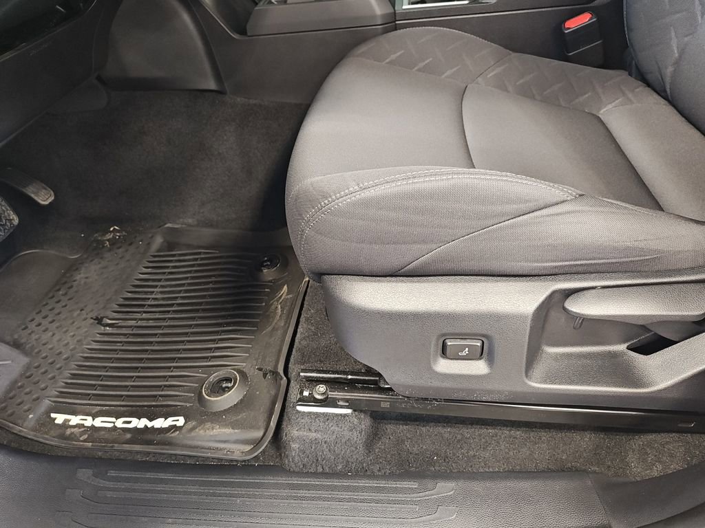 Used 2024 Toyota Tacoma SR5 AWD/4WD image 27