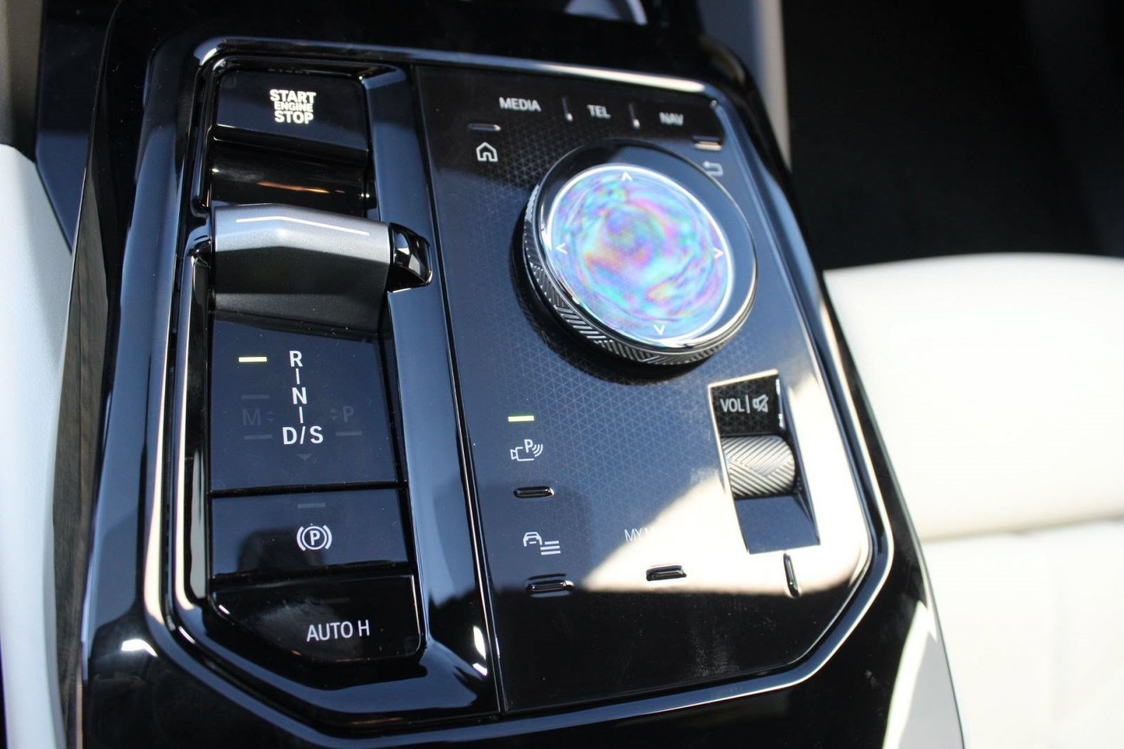 Used 2026 BMW 530i w/ Premium Package RWD image 17