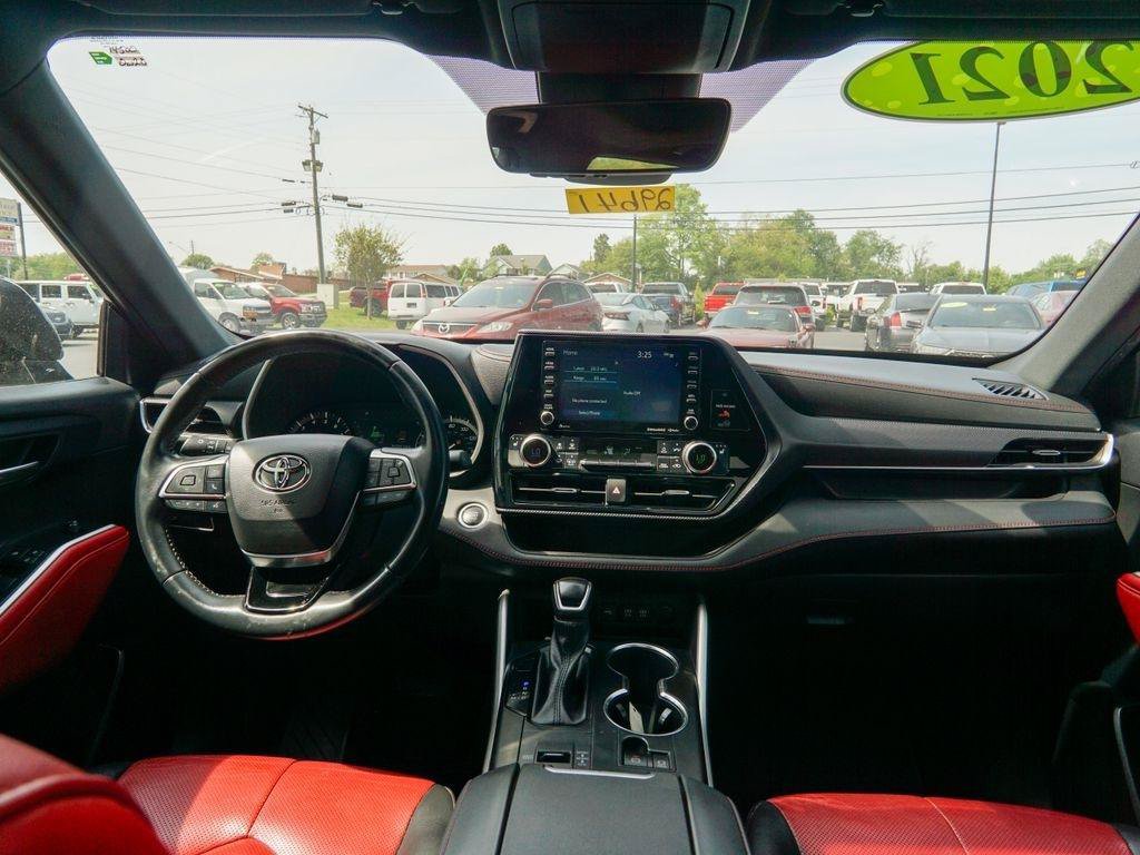 Used 2021 Toyota Highlander XSE FWD image 14