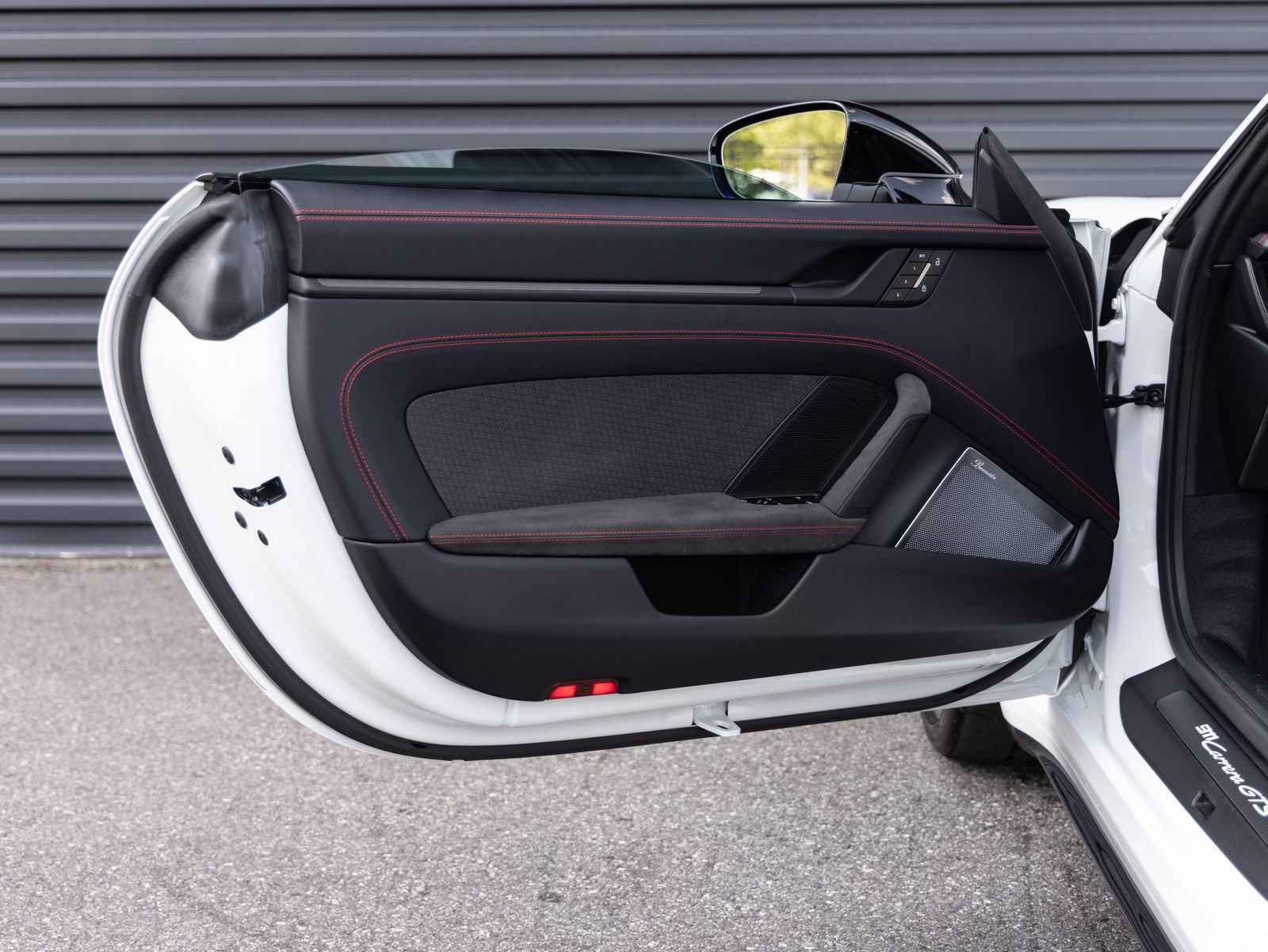 Certified 2025 Porsche 911 Carrera GTS RWD image 21