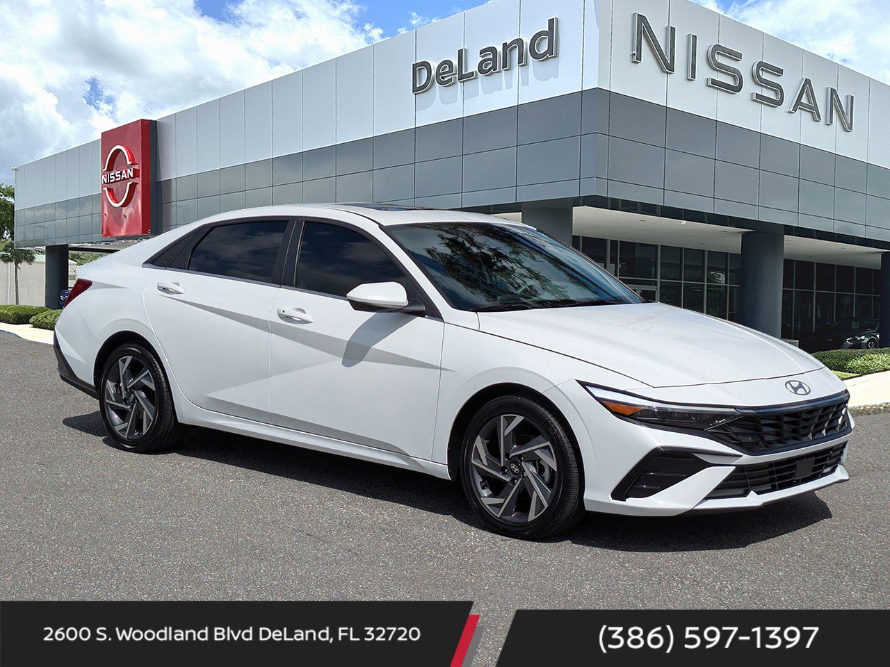 Used 2025 Hyundai Elantra SEL image 1