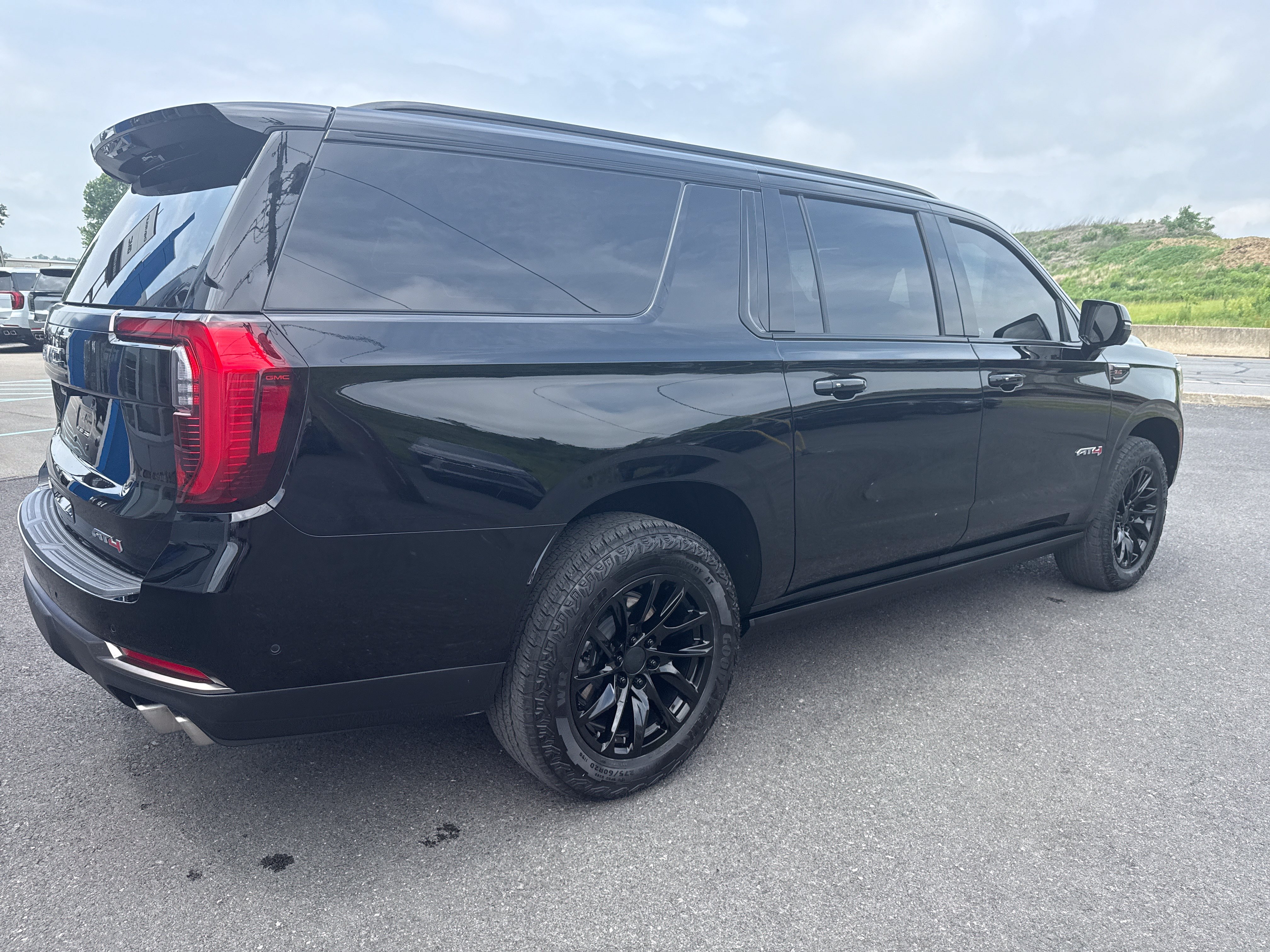 Used 2025 GMC Yukon XL AT4 Ultimate w/ LPO, Floor Liner Package AWD/4WD video 3