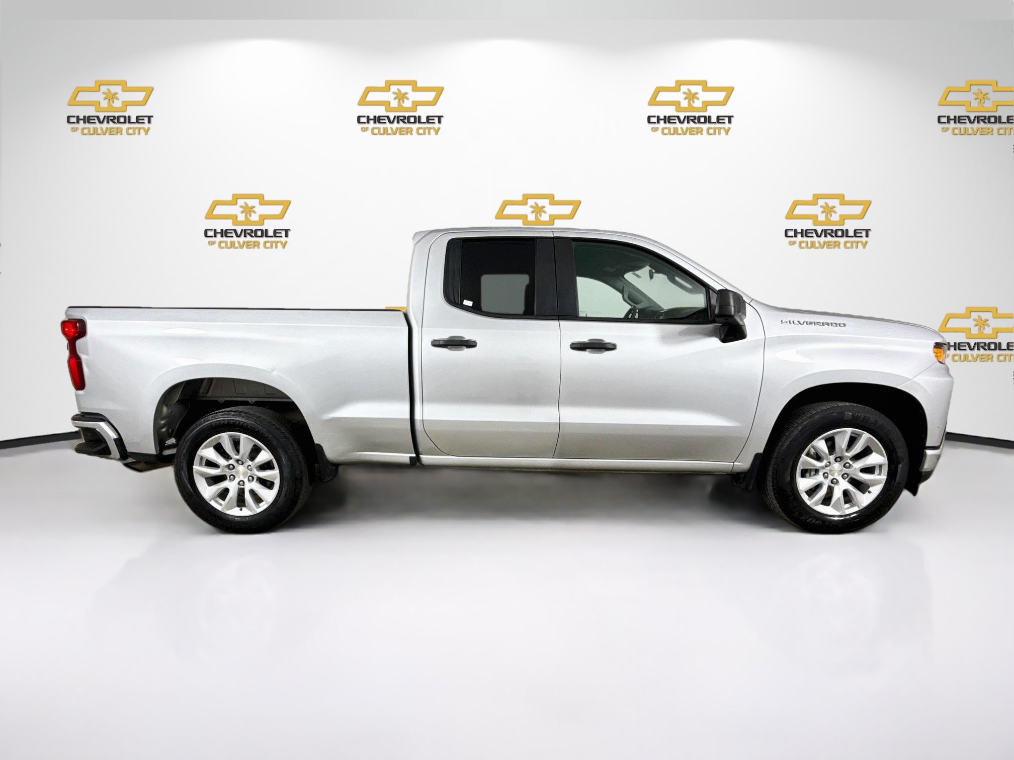 Used 2022 Chevrolet Silverado 1500 Custom RWD image 9