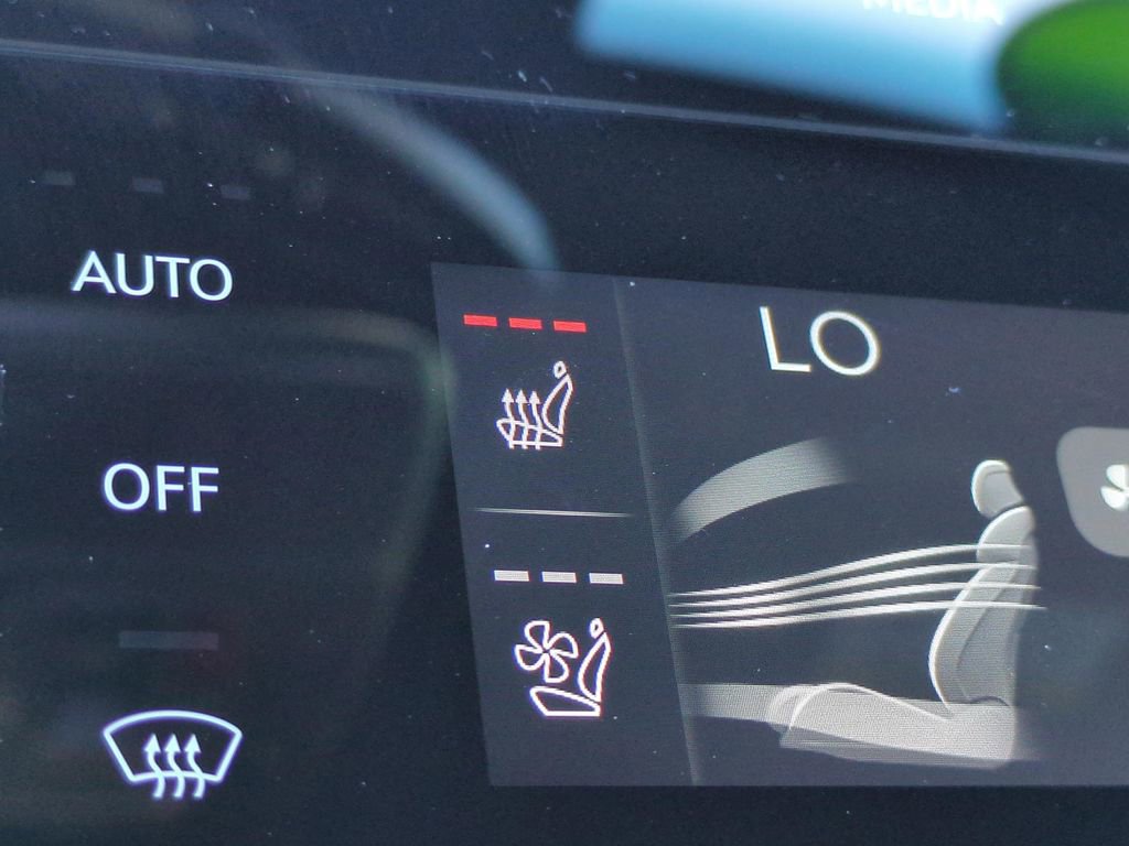 Certified 2025 Genesis GV80 3.5T Prestige image 15