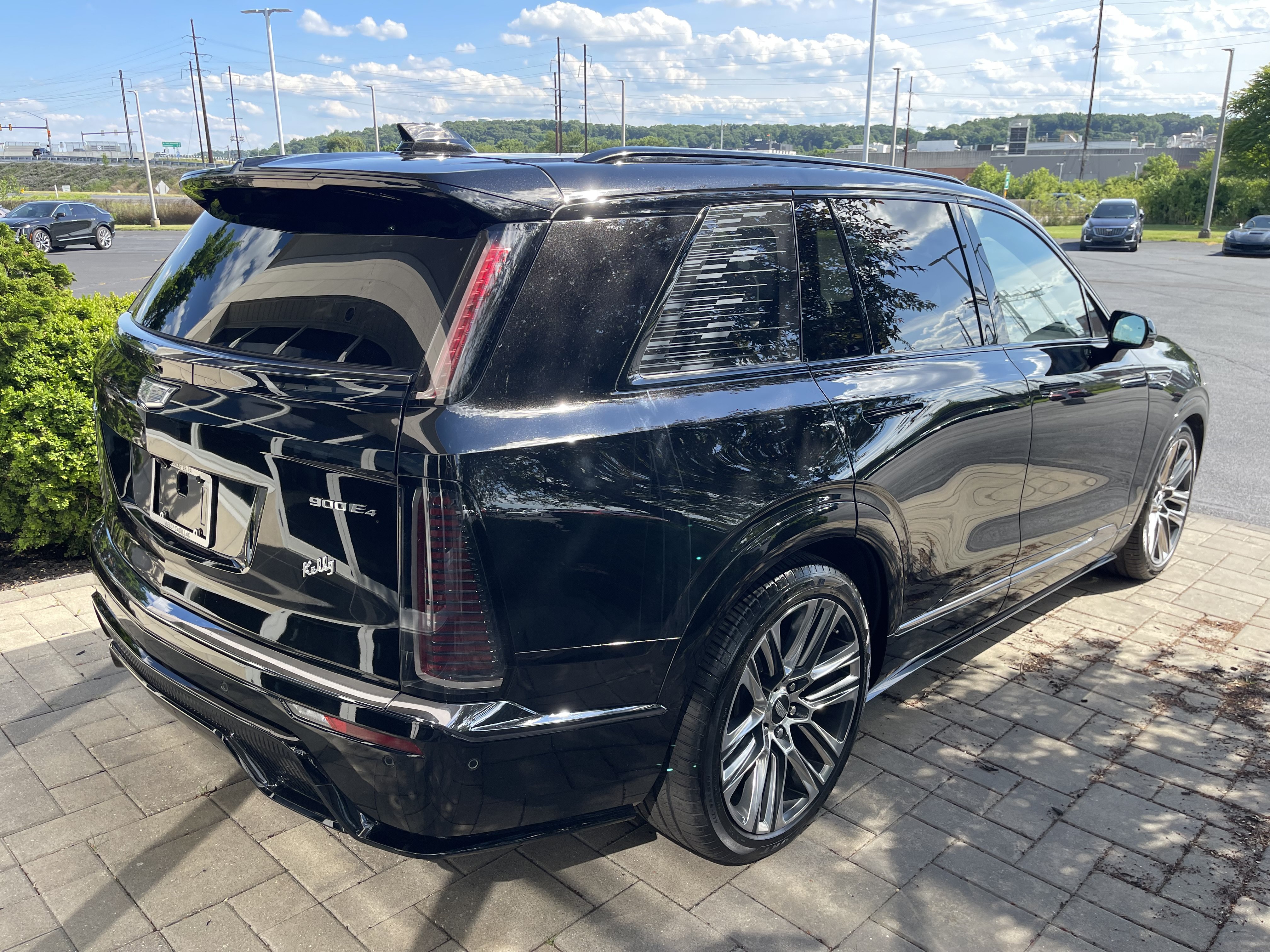 Used 2026 Cadillac Vistiq Platinum w/ LPO, Floor Liner Package AWD/4WD image 8