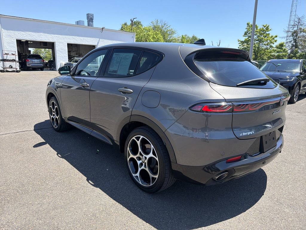Used 2024 Alfa Romeo Tonale Veloce AWD/4WD image 3