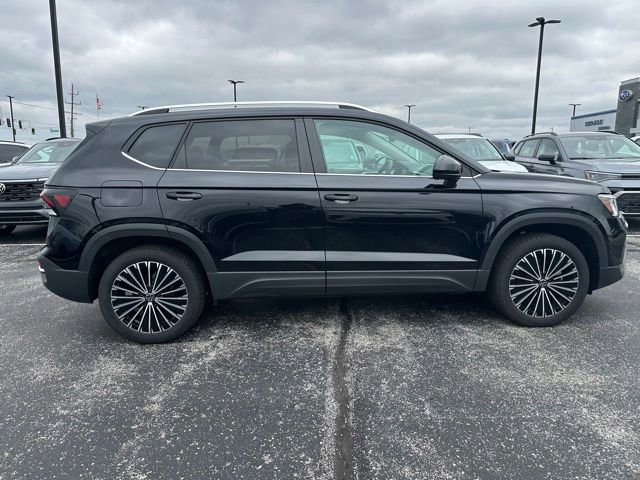 Used 2025 Volkswagen Taos SE image 8