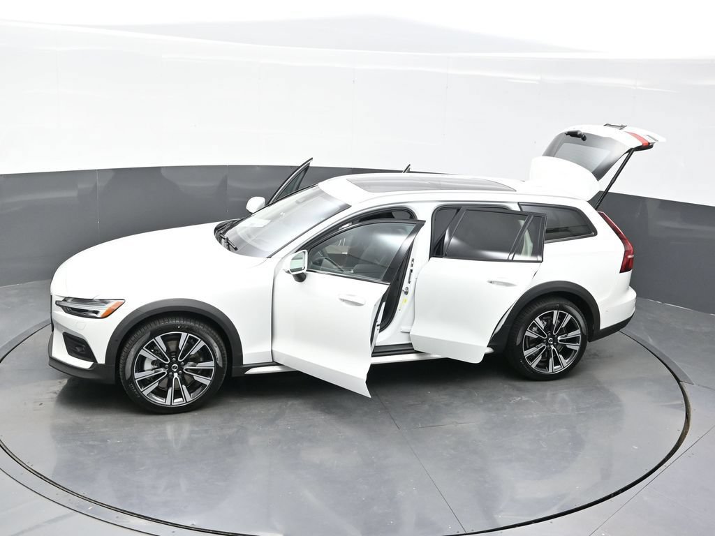New 2026 Volvo V60 B5 Cross Country Ultra w/ Climate Package AWD/4WD image 42