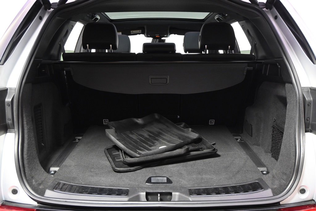 Used 2021 Land Rover Discovery Sport SE R-Dynamic image 19