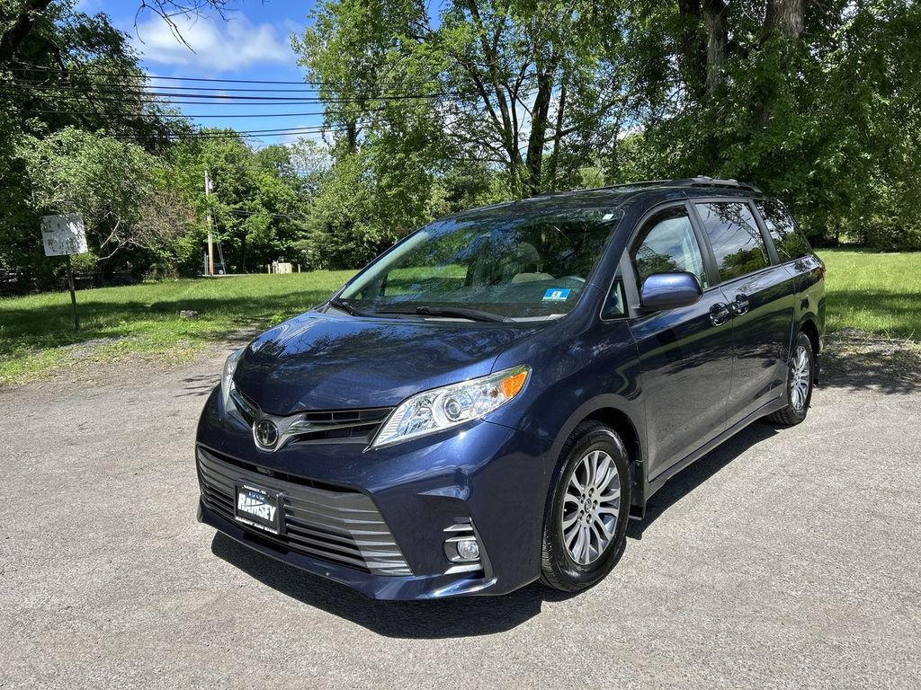 Used 2018 Toyota Sienna XLE FWD image 4