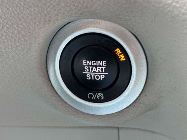 Used 2023 Chrysler Pacifica Touring-L FWD image 17