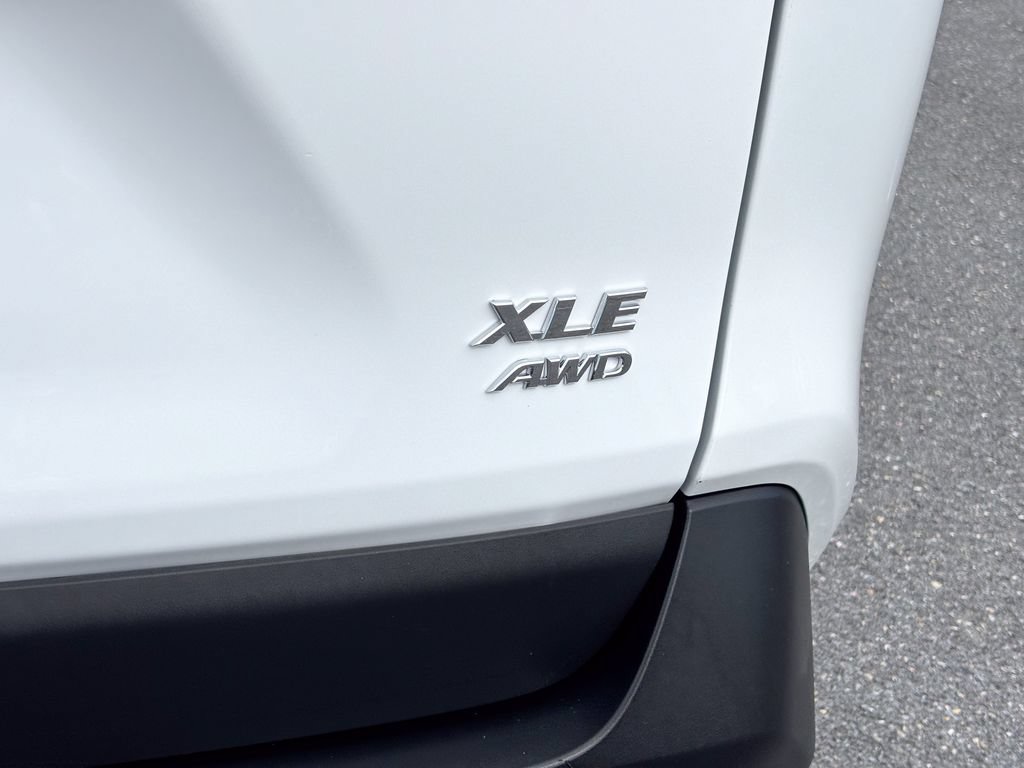 Used 2025 Toyota RAV4 XLE AWD/4WD image 14