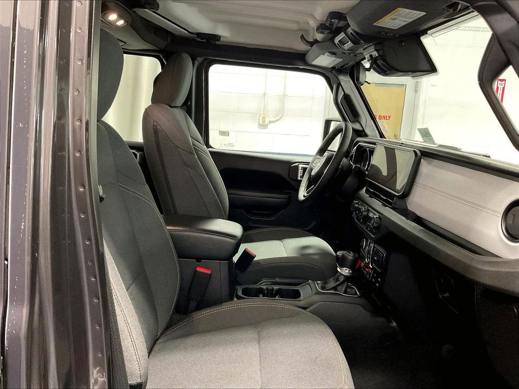 Used 2024 Jeep Wrangler Unlimited AWD/4WD image 11