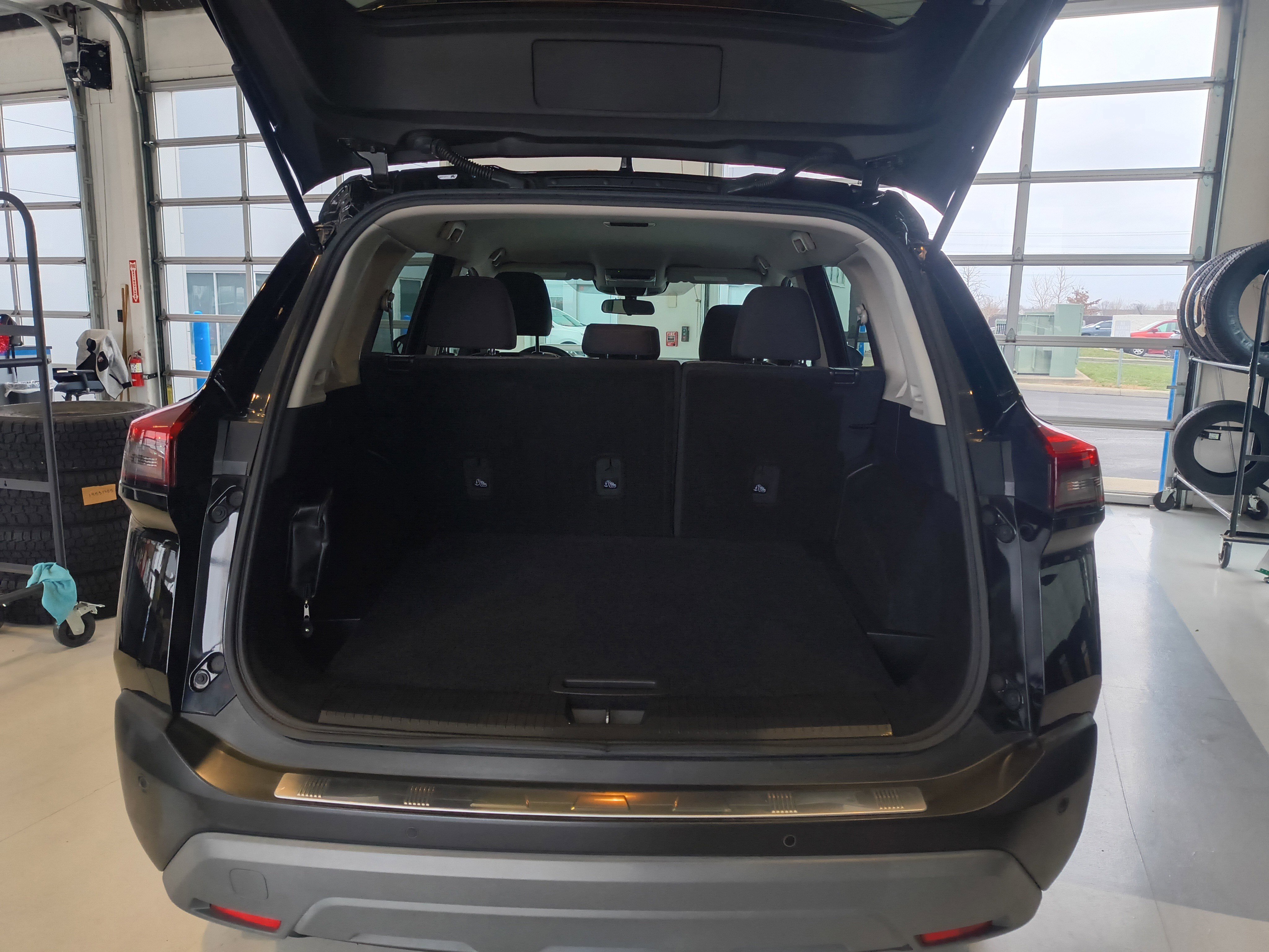 Used 2021 Nissan Rogue SV image 7