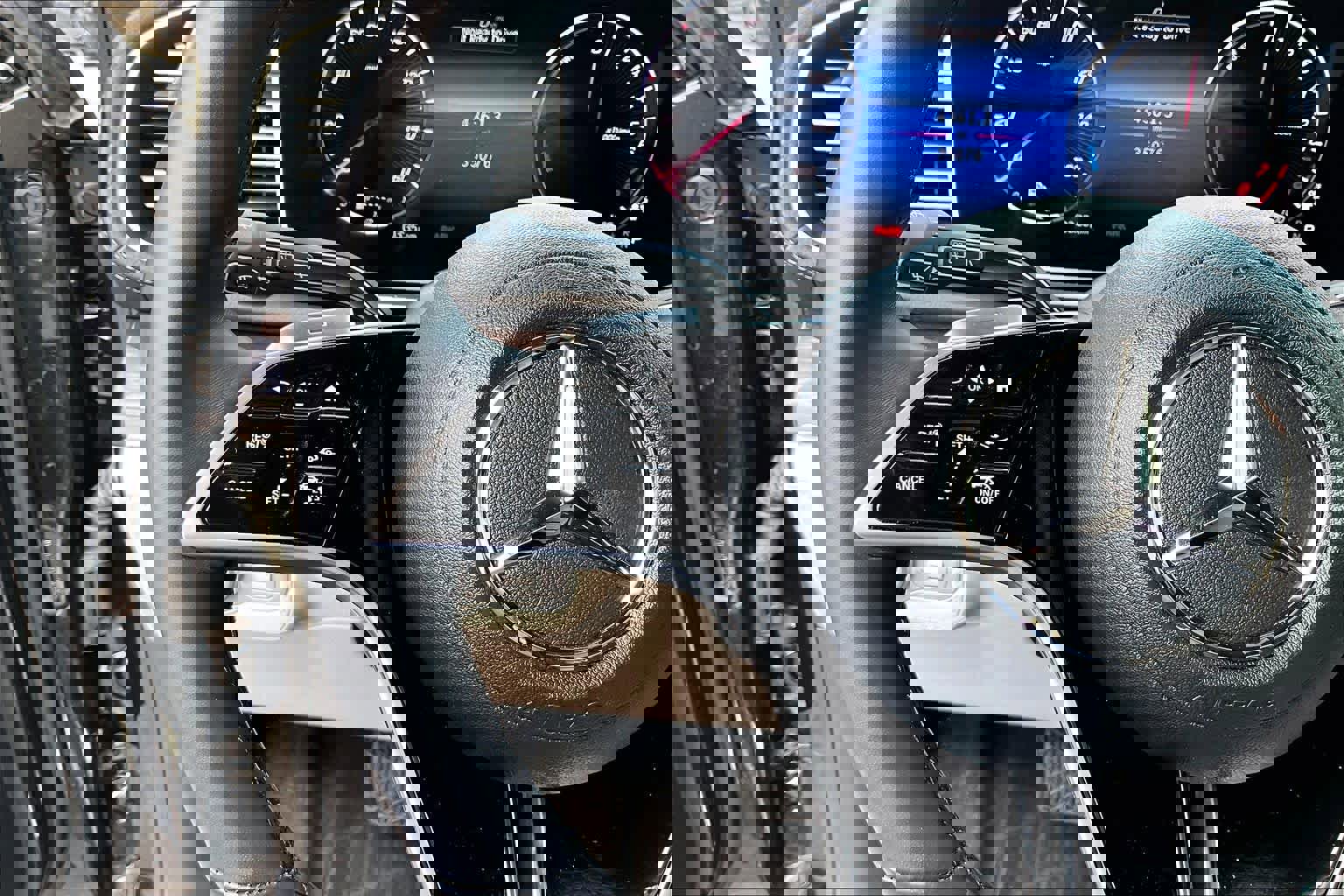 Used 2024 Mercedes-Benz GLE 450e 4MATIC image 26