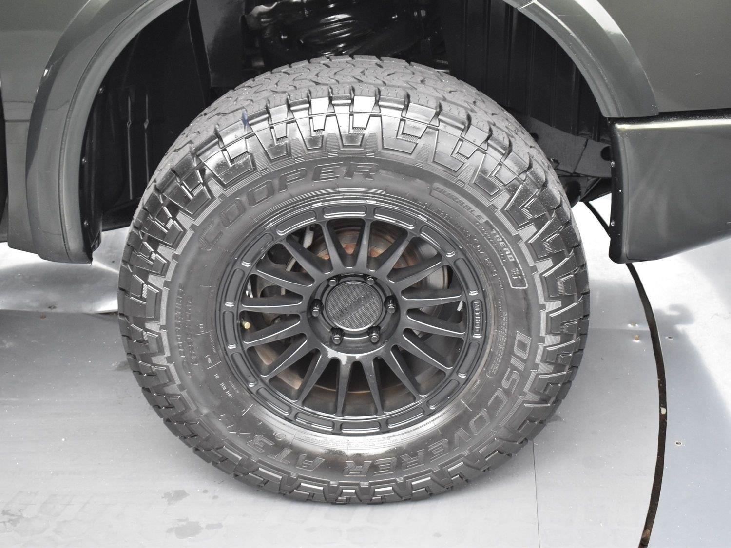 Used 2019 Nissan Titan PRO-4X w/ Pro-4x Convenience Package AWD/4WD image 32