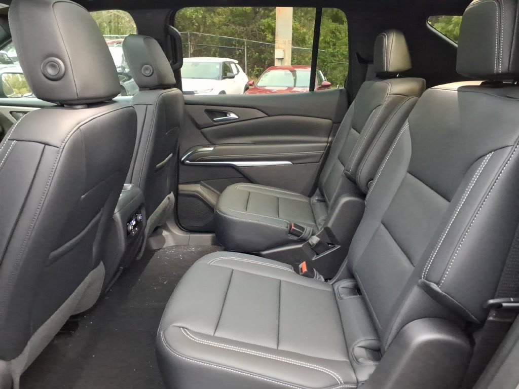 New 2027 Chevrolet Traverse LT w/ Sun and Wheel Package FWD image 14
