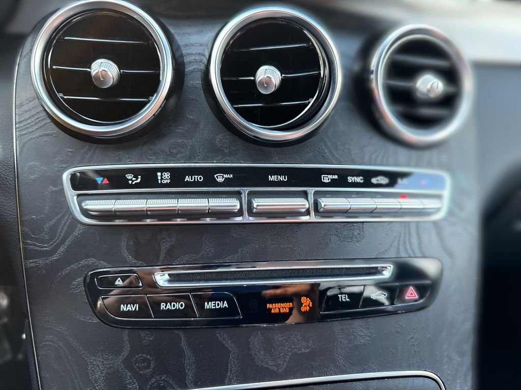 Used 2019 Mercedes-Benz GLC 300 4MATIC image 17