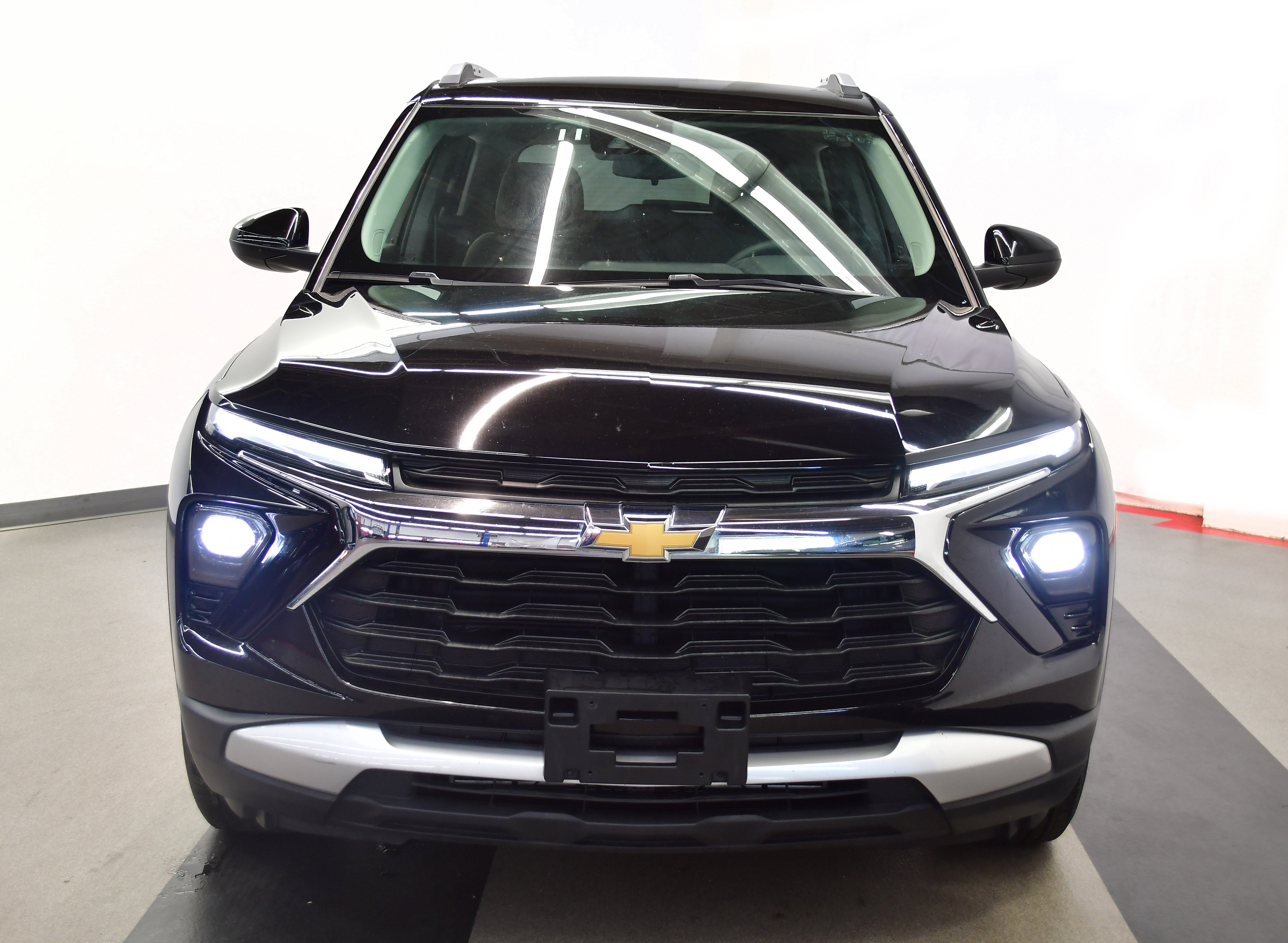 Used 2025 Chevrolet TrailBlazer LT AWD/4WD image 3