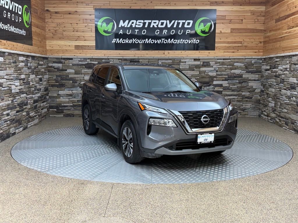 Used 2023 Nissan Rogue SV image 2