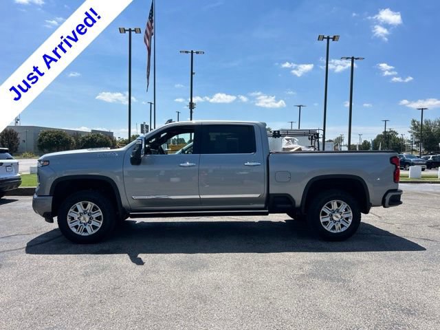 Used 2025 Chevrolet Silverado 2500 High Country w/ Technology Package AWD/4WD image 6