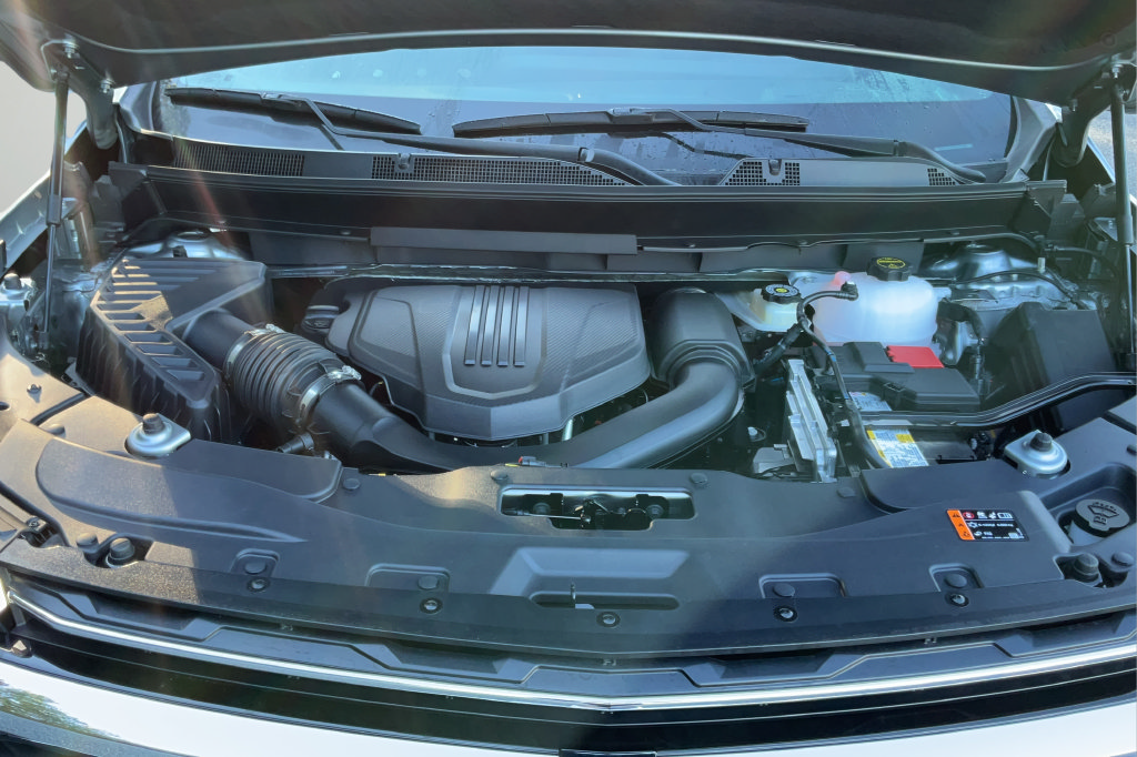 New 2027 Chevrolet Traverse LT w/ LPO, Floor Liner Package FWD image 21