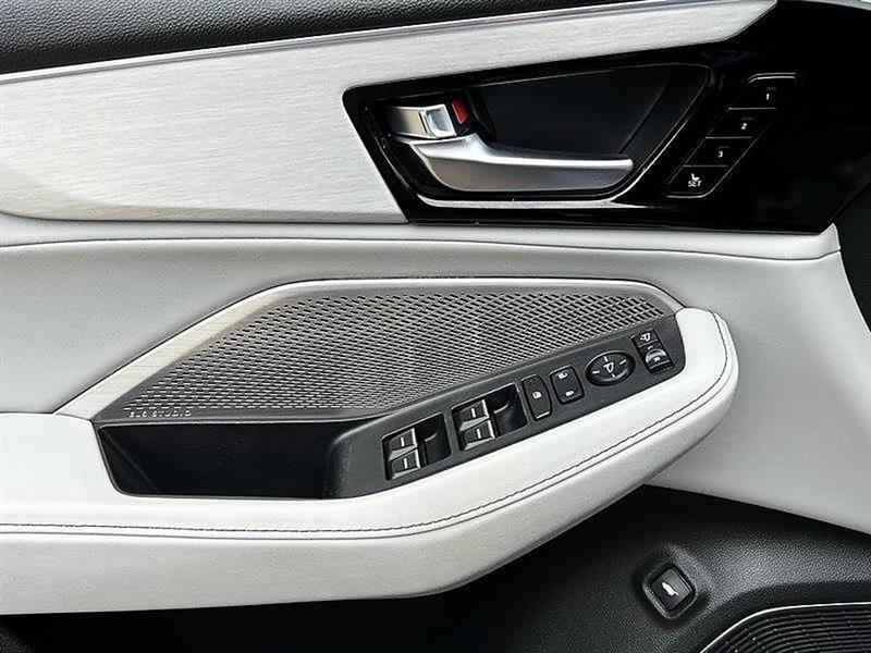 Used 2024 Acura MDX FWD w/ Technology Package image 11
