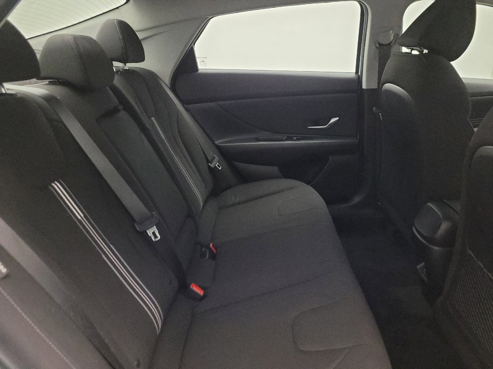 Used 2025 Hyundai Elantra SEL FWD image 19