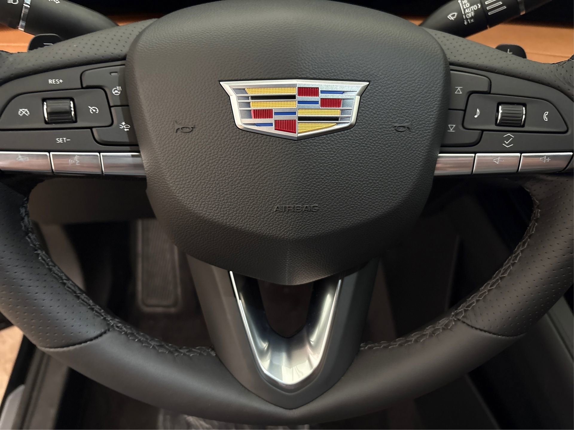 New 2025 Cadillac XT4 Sport w/ LPO, Bronce Accent Package image 28