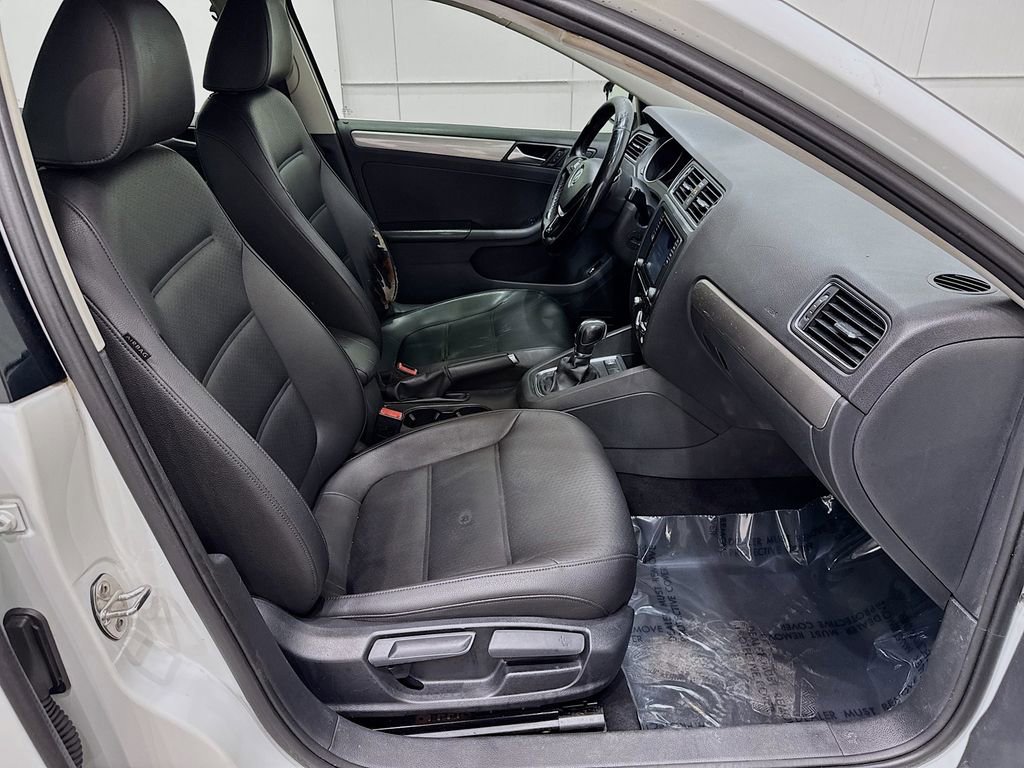 Used 2017 Volkswagen Jetta SE image 11
