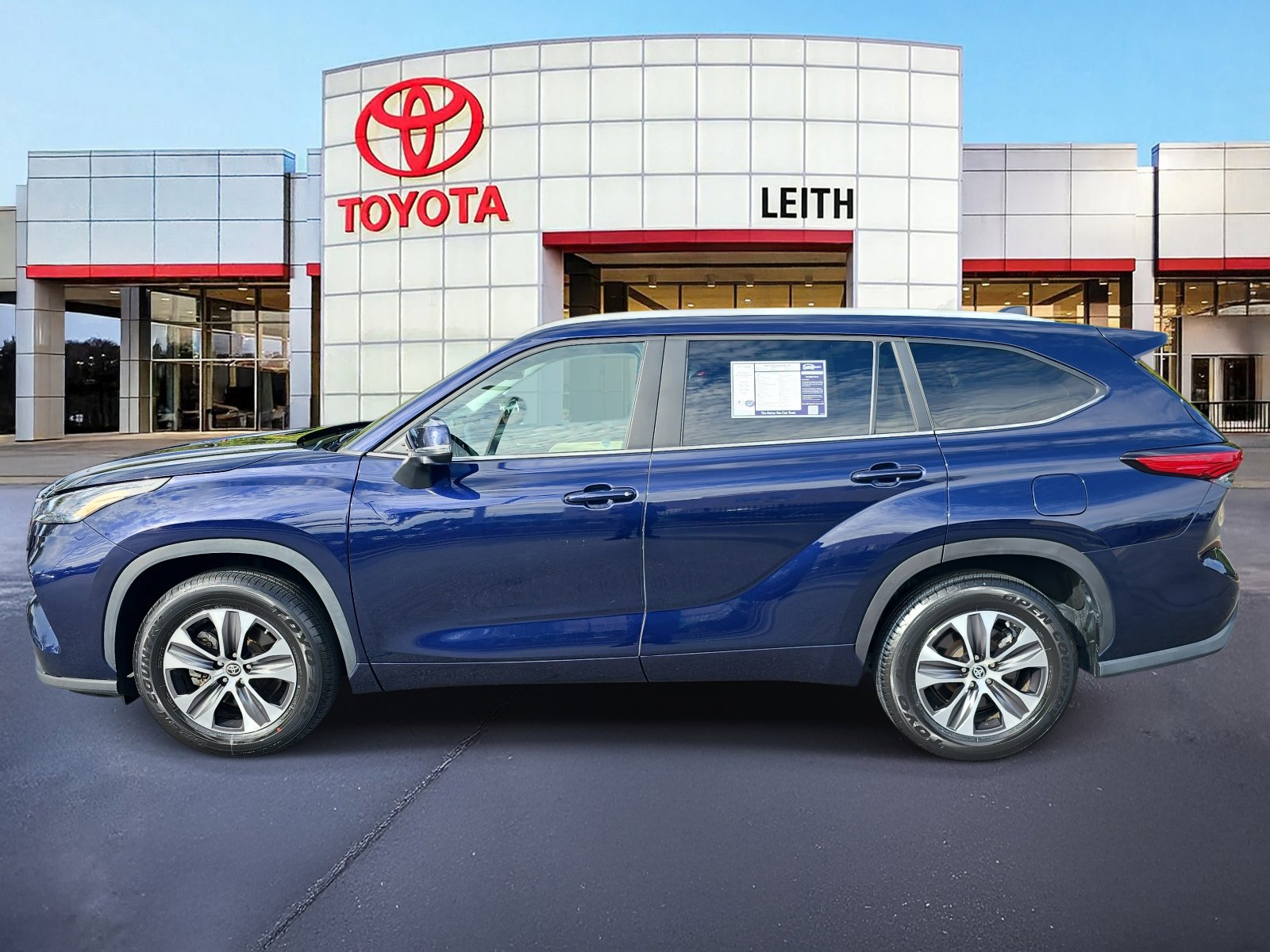 Used 2023 Toyota Highlander XLE image 8