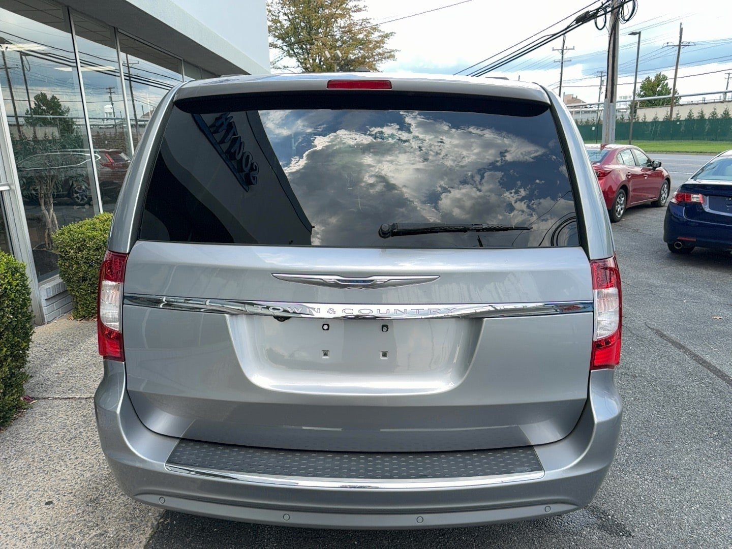 Used 2014 Chrysler Town & Country Touring-L w/ Driver Convenience Group FWD image 24