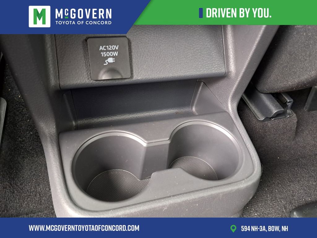 Used 2022 Toyota Sienna XLE w/ XLE Plus Package image 31