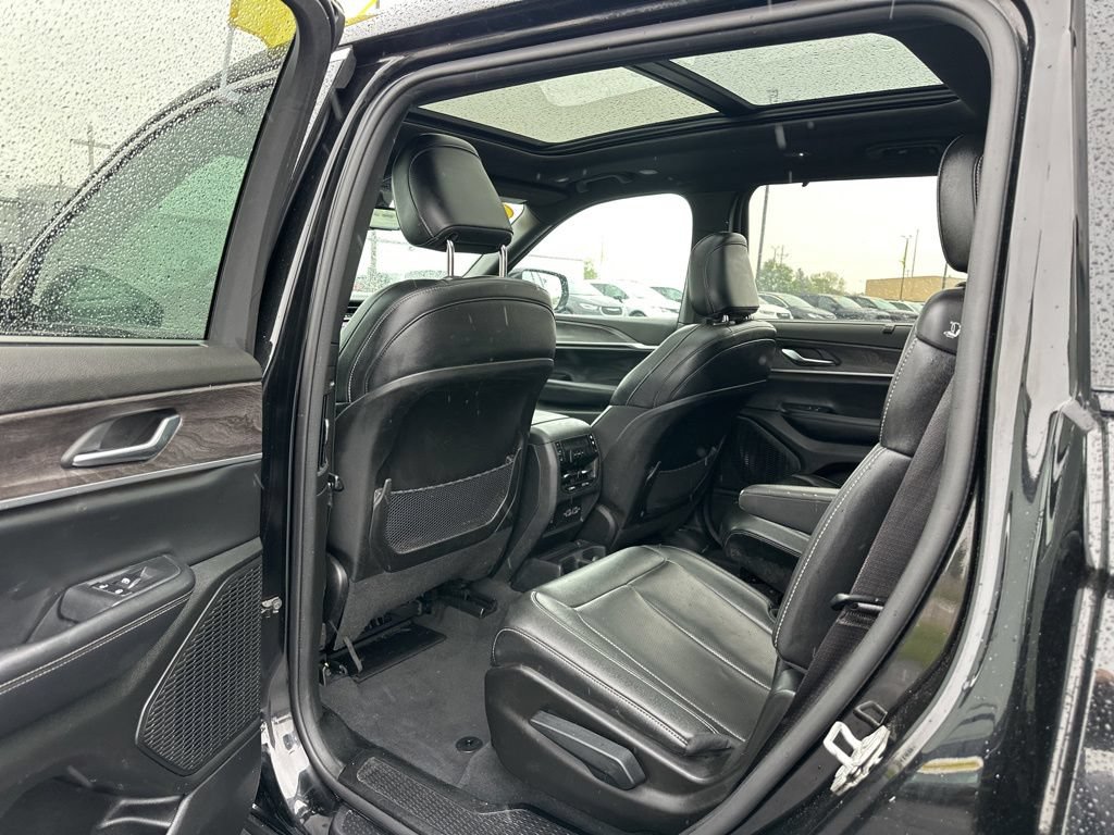 Used 2024 Jeep Grand Cherokee L Limited w/ Luxury Tech Group II AWD/4WD image 19