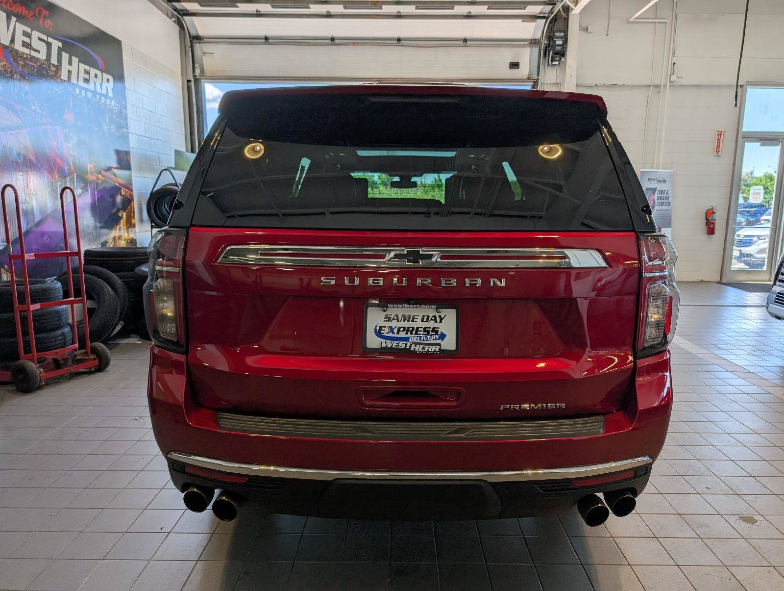 Used 2021 Chevrolet Suburban Premier AWD/4WD image 6