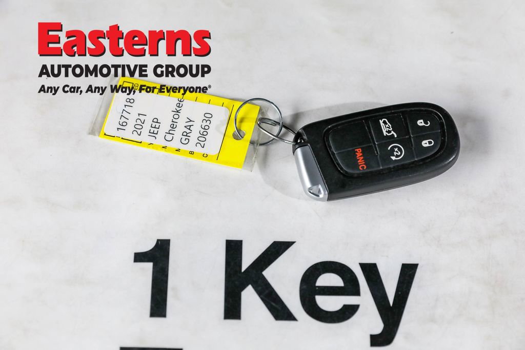 Used 2021 Jeep Cherokee Limited image 23